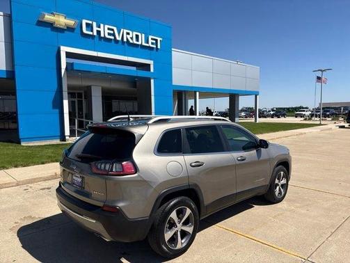 Beige 2019 Jeep Cherokee Limited