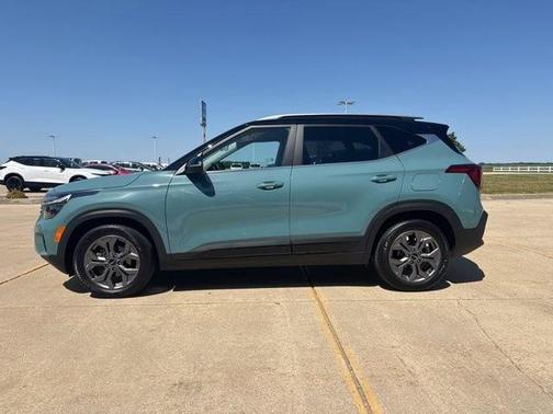 Blue 2024 Kia Seltos S