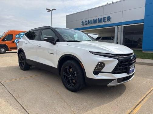 Iridescent Pearl Tricoat 2023 Chevrolet Blazer 3LT