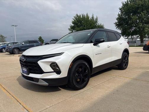 Iridescent Pearl Tricoat 2023 Chevrolet Blazer 3LT