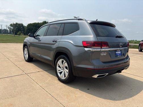 Platinum Gray Metallic 2021 Volkswagen Atlas 3.6 V6 SE w/ Technology