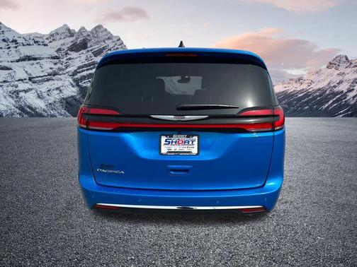 Hydro Blue Pearlcoat 2026 Chrysler Pacifica L