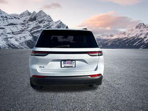 2026 Jeep Grand Cherokee Altitude