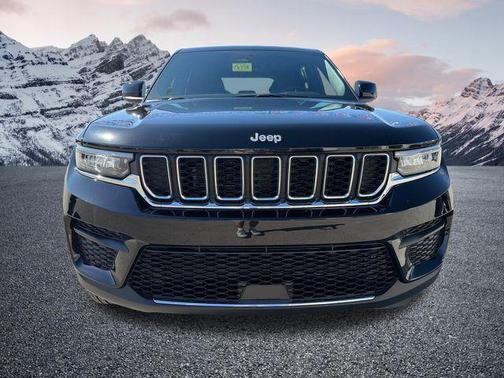 Diamond Black Crystal Pearlcoat 2026 Jeep Grand Cherokee Altitude