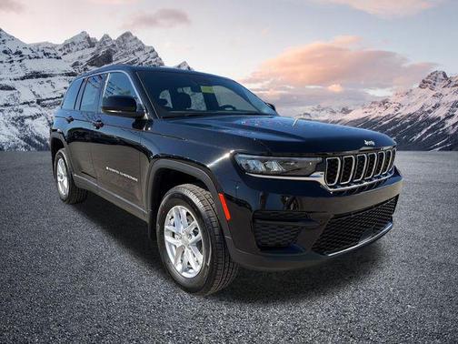 Diamond Black Crystal Pearlcoat 2026 Jeep Grand Cherokee Altitude