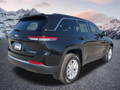 Diamond Black Crystal Pearlcoat 2026 Jeep Grand Cherokee Altitude