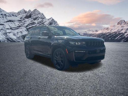 Diamond Black Crystal Pearlcoat 2026 Jeep Grand Cherokee Limited