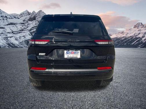 Diamond Black Crystal Pearlcoat 2026 Jeep Grand Cherokee Limited