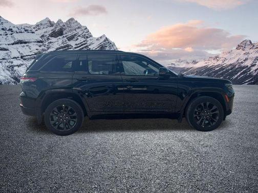 Diamond Black Crystal Pearlcoat 2026 Jeep Grand Cherokee Limited