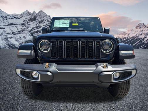 Black Clearcoat 2026 Jeep Gladiator 85th Anniversary Edition