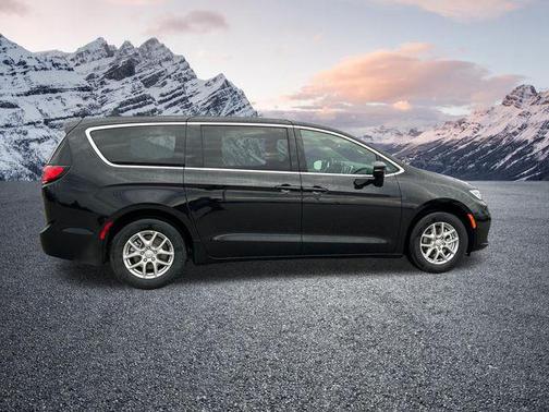 Diamond Black Crystal Pearlcoat 2026 Chrysler Pacifica L