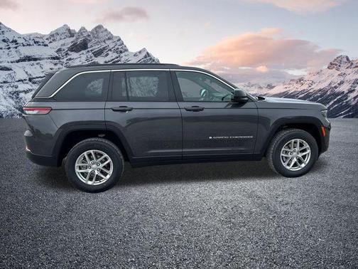 Baltic Gray Metallic Clearcoat 2026 Jeep Grand Cherokee Altitude