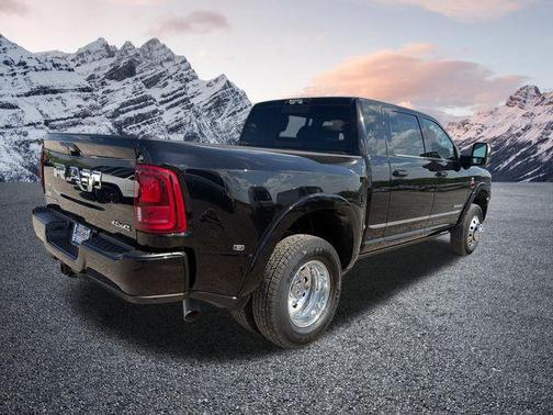 Diamond Black Crystal Pearlcoat 2026 RAM 3500 Limited Mega Cab 4x4 6'4' Box