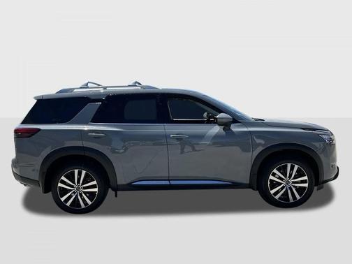 2025 Nissan Pathfinder Platinum FWD