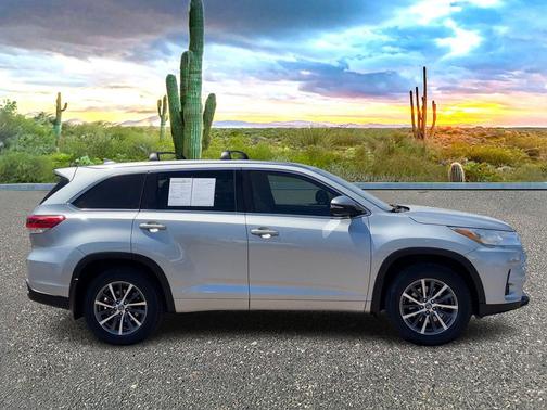 Celestial Silver 2018 Toyota Highlander XLE