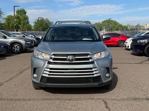 Celestial Silver 2018 Toyota Highlander XLE