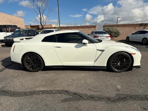 2020 Nissan GT-R Premium