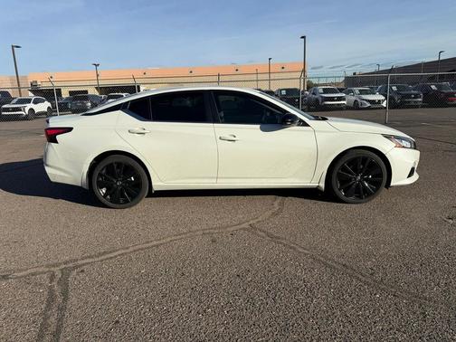 2022 Nissan Altima SR Intelligent AWD