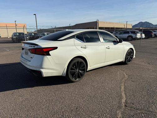 2022 Nissan Altima SR Intelligent AWD