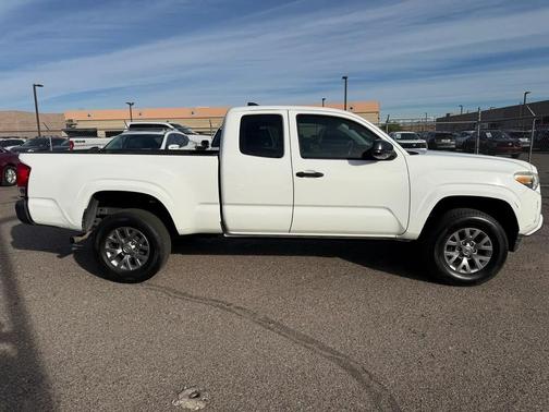 2016 Toyota Tacoma SR