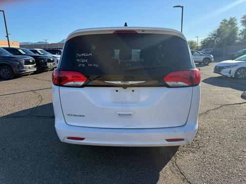 2024 Chrysler Voyager LX