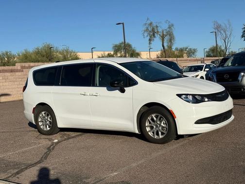 2024 Chrysler Voyager LX