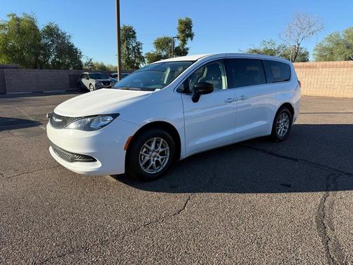 2024 Chrysler Voyager LX