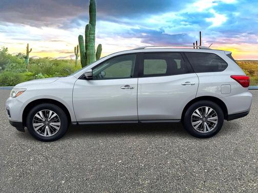 2017 Nissan Pathfinder SV