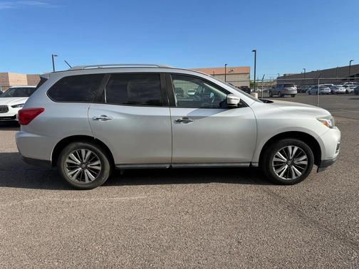 2017 Nissan Pathfinder SV