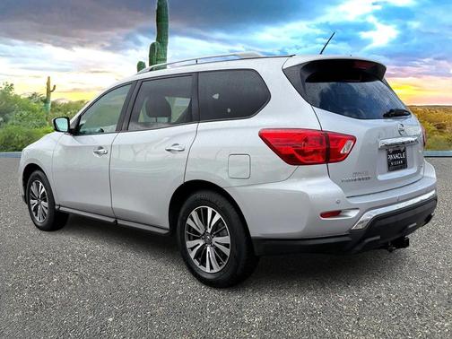 2017 Nissan Pathfinder SV