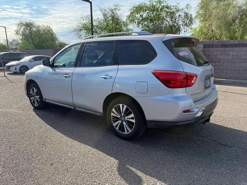 2017 Nissan Pathfinder SV