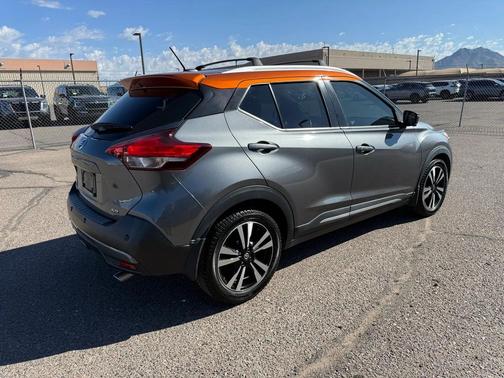 2020 Nissan Kicks SR