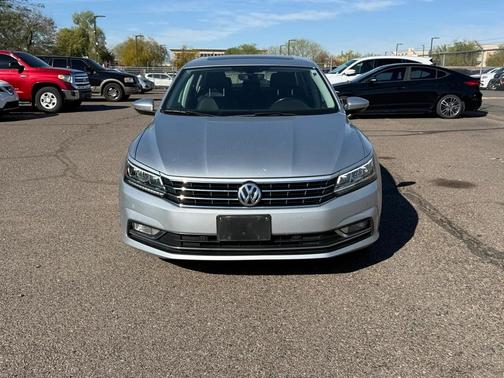 2017 Volkswagen Passat 1.8T SE w/Technology
