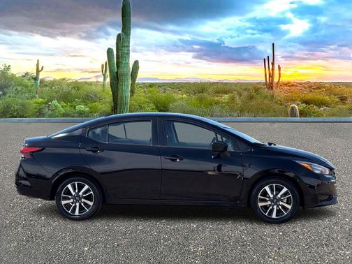 Super Black 2025 Nissan Versa 1.6 SV