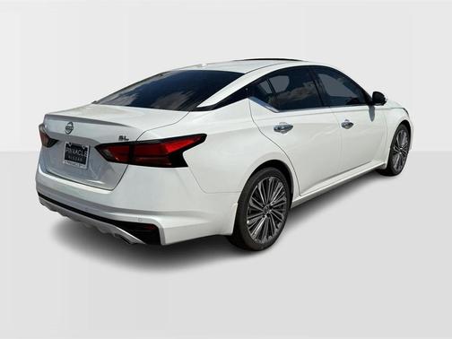2025 Nissan Altima SL FWD