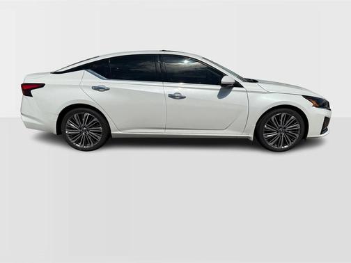 2025 Nissan Altima SL FWD