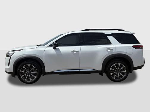 Everest White Pearl Tricoat 2026 Nissan Pathfinder Platinum