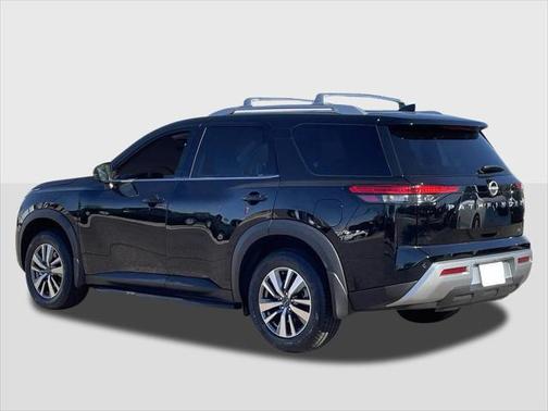 2025 Nissan Pathfinder SL FWD