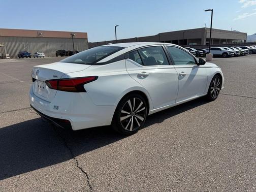 2021 Nissan Altima SR FWD