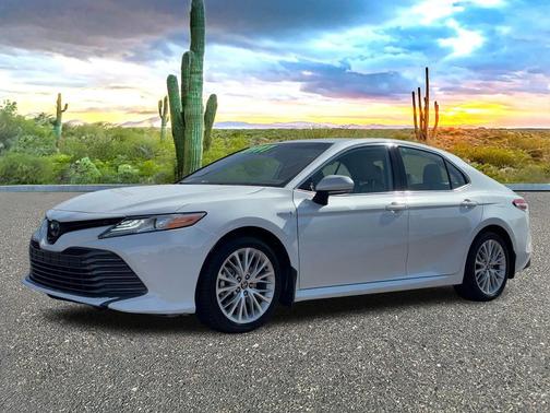 2020 Toyota Camry Hybrid XLE