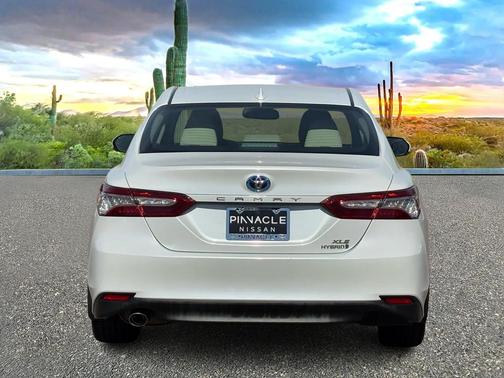 2020 Toyota Camry Hybrid XLE