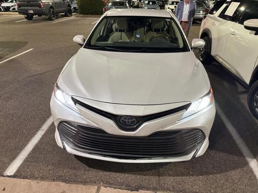 2020 Toyota Camry Hybrid XLE