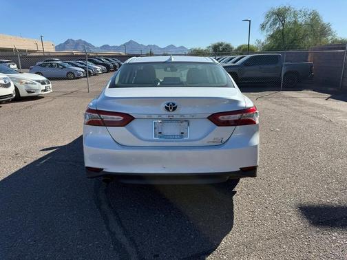 2020 Toyota Camry Hybrid XLE