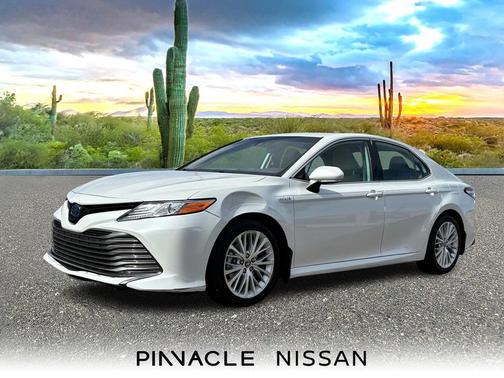 2020 Toyota Camry Hybrid XLE