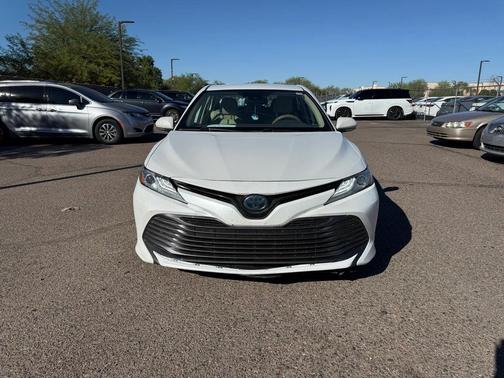 2020 Toyota Camry Hybrid XLE