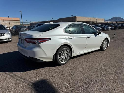 2020 Toyota Camry Hybrid XLE