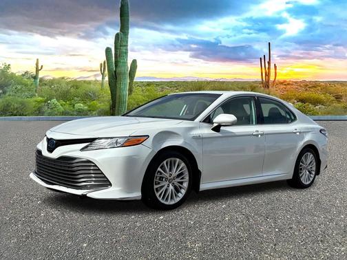 2020 Toyota Camry Hybrid XLE