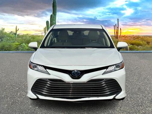 2020 Toyota Camry Hybrid XLE