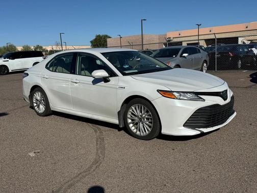 2020 Toyota Camry Hybrid XLE