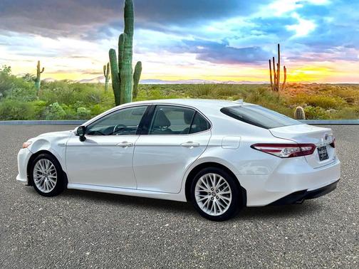 2020 Toyota Camry Hybrid XLE